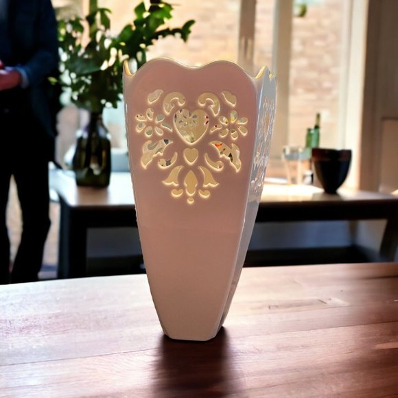 Lenox Accents Vintage Lenox Eternal Hearts Collection Cream Colored